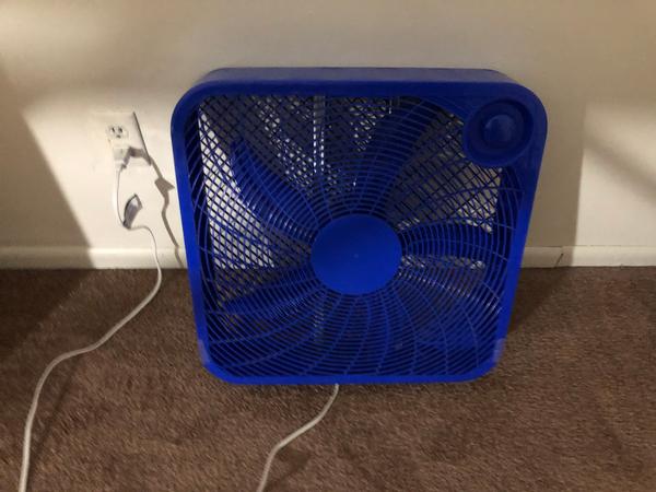 New fan barely used $10