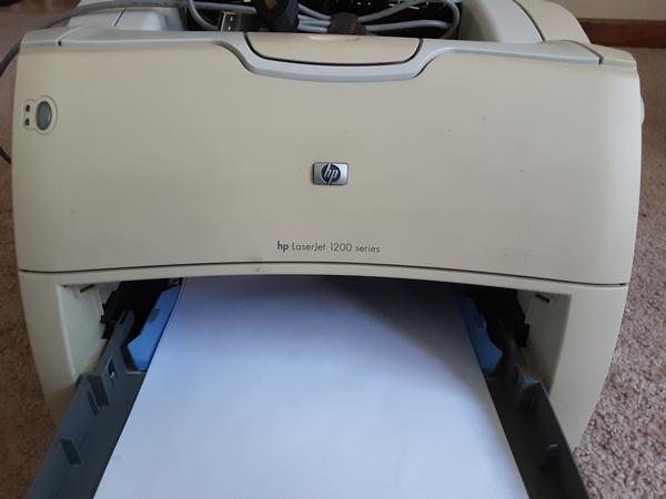 Принтер hp laserjet 1200 series отправляет на печать и не печатает