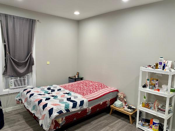 Female*Fully furnished private room in 2bhk Uptown